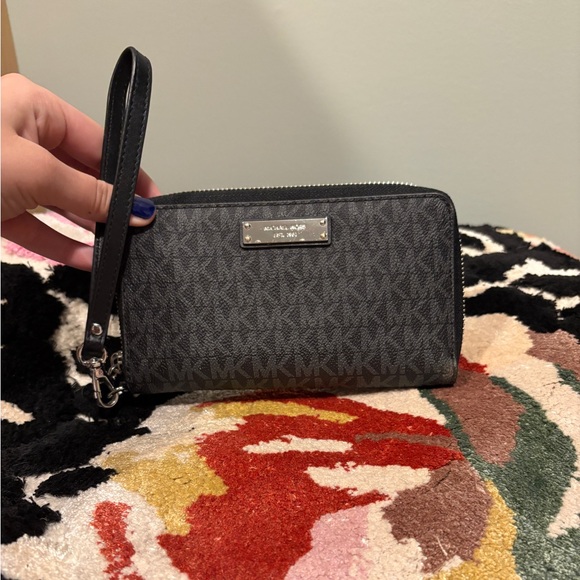 Michael Kors- Jet Set Large Leather Wristlet Wallet - Picture 1 of 4